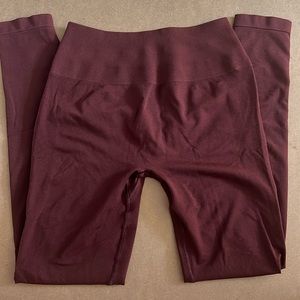 Alphalete Amplify Leggings - Sangria